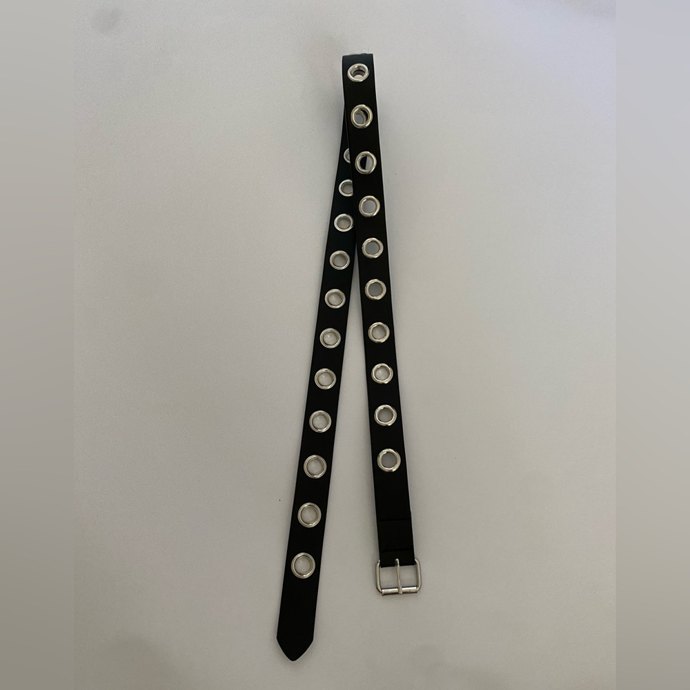 black single grommet belt